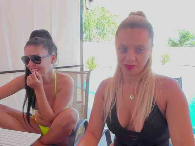 CarlaStaceeFun webcam