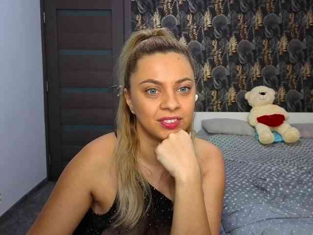 CarlaStaceeFun webcam