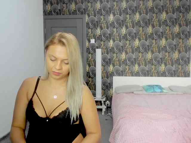CarlaStaceeFun webcam