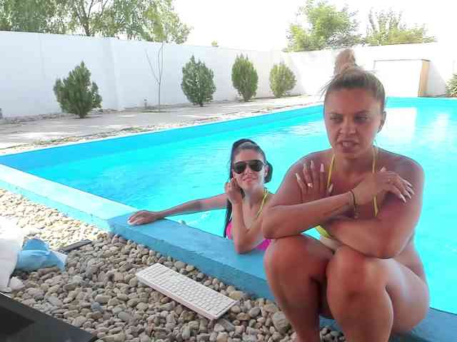 CarlaStaceeFun webcam