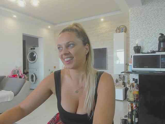 CarlaStaceeFun webcam
