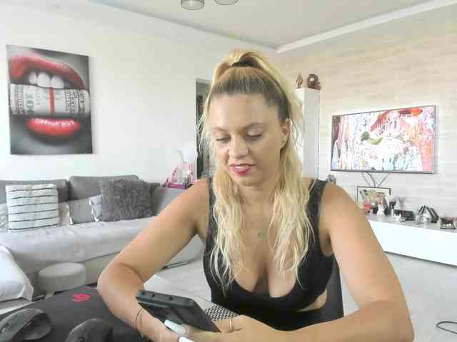 CarlaStaceeFun webcam