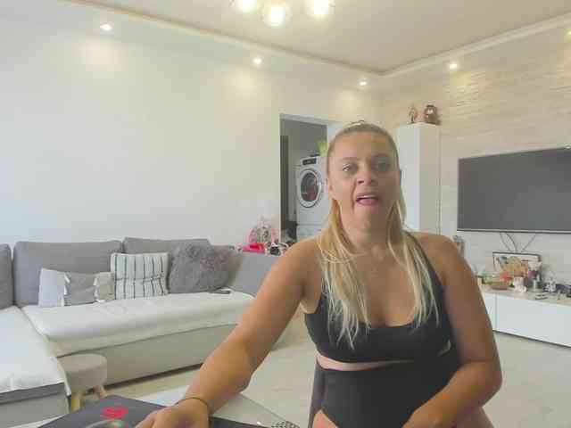 CarlaStaceeFun webcam