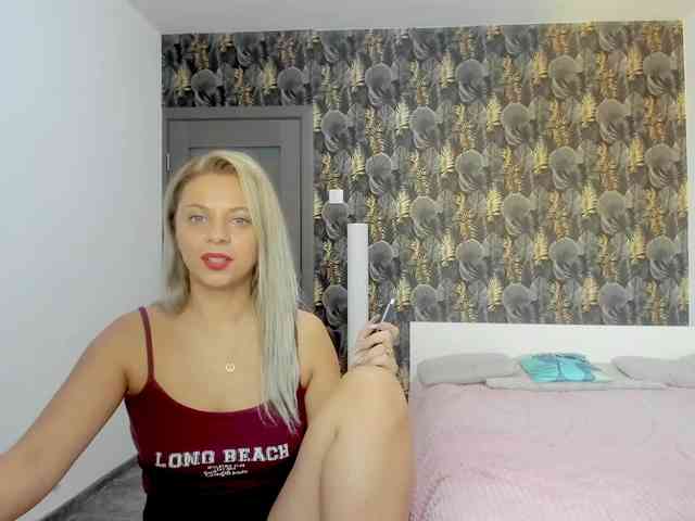 CarlaStaceeFun webcam