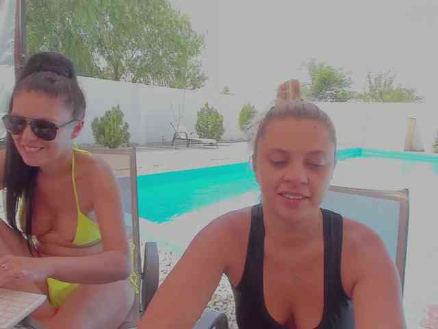 CarlaStaceeFun webcam