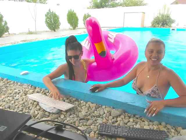 CarlaStaceeFun webcam