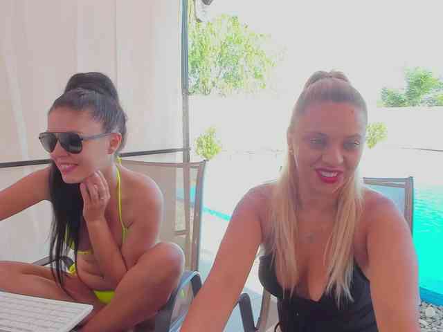 CarlaStaceeFun webcam