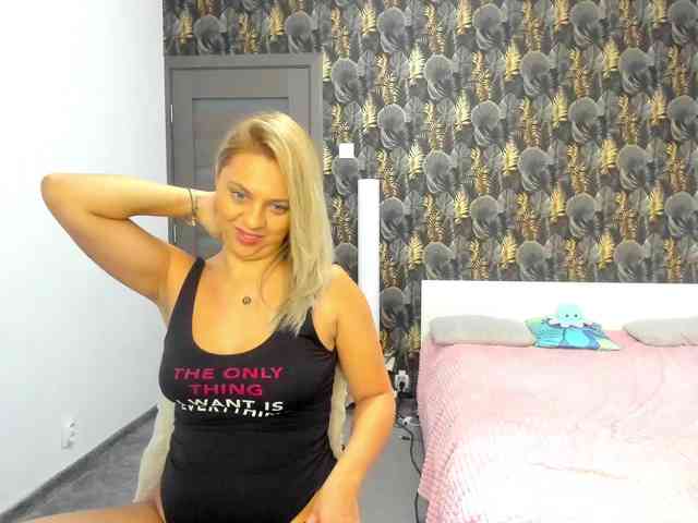CarlaStaceeFun webcam