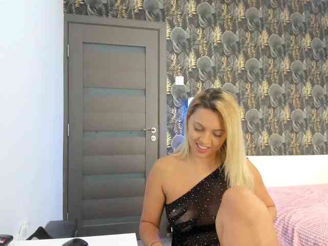 CarlaStaceeFun webcam