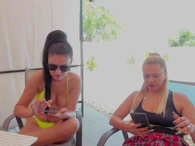 CarlaStaceeFun webcam