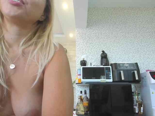 CarlaStaceeFun webcam