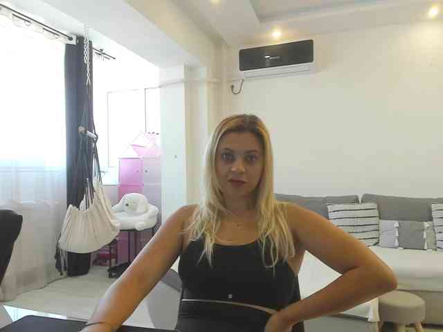 CarlaStaceeFun webcam
