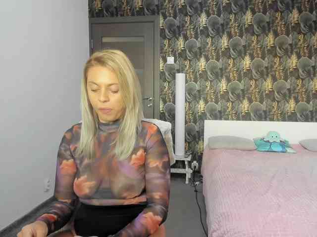 CarlaStaceeFun webcam