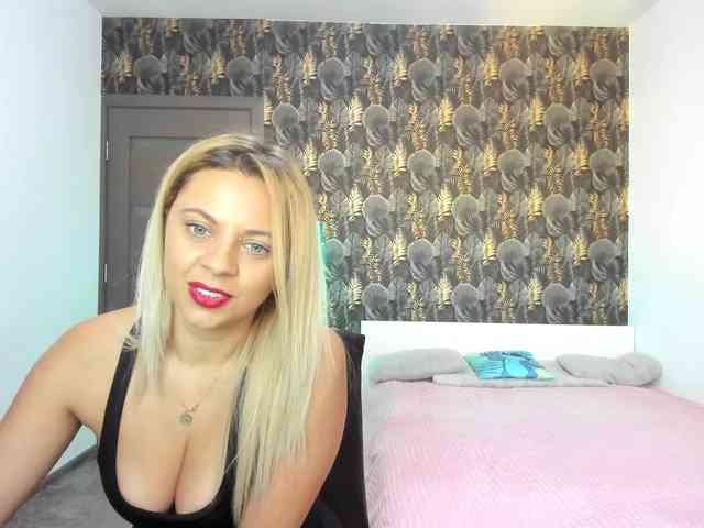 CarlaStaceeFun webcam