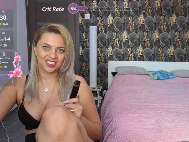 CarlaStaceeFun webcam