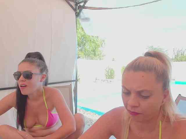 CarlaStaceeFun webcam