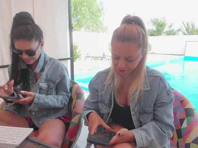 CarlaStaceeFun webcam