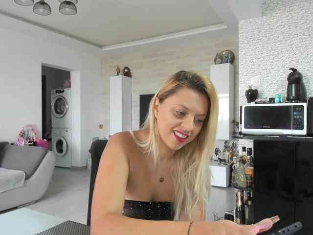 CarlaStaceeFun webcam