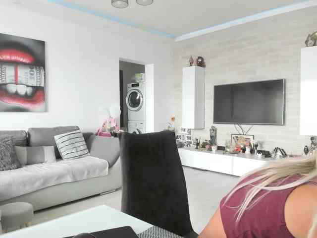 CarlaStaceeFun webcam
