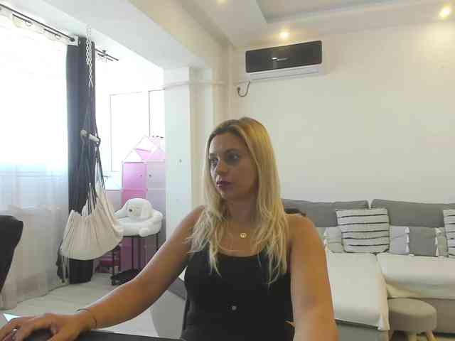 CarlaStaceeFun webcam
