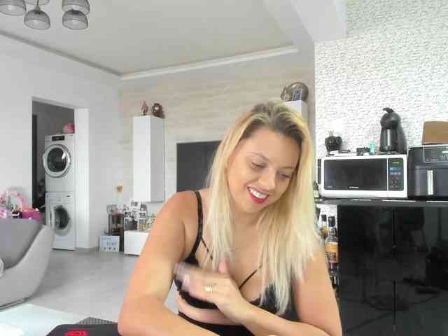 CarlaStaceeFun webcam