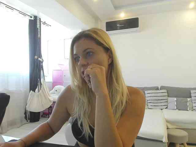 CarlaStaceeFun webcam