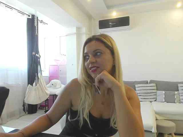CarlaStaceeFun webcam