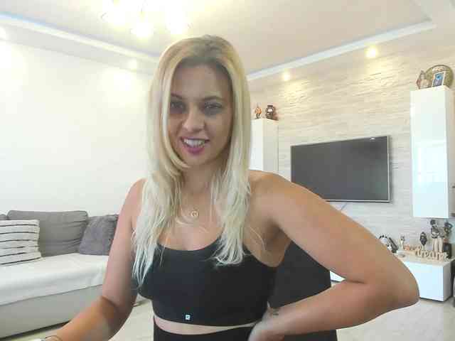 CarlaStaceeFun webcam