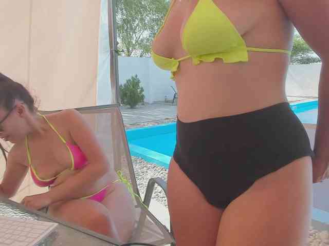 CarlaStaceeFun webcam