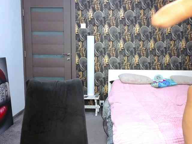 CarlaStaceeFun webcam