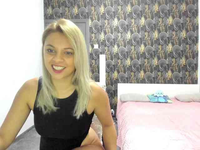 CarlaStaceeFun webcam