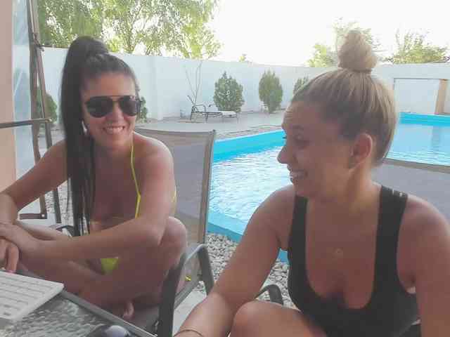 CarlaStaceeFun webcam