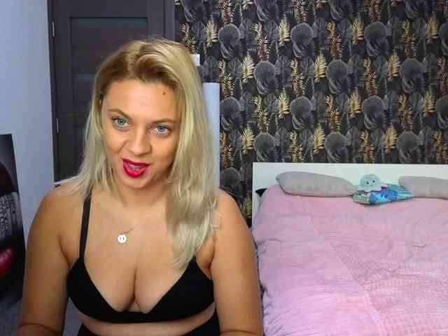 CarlaStaceeFun webcam