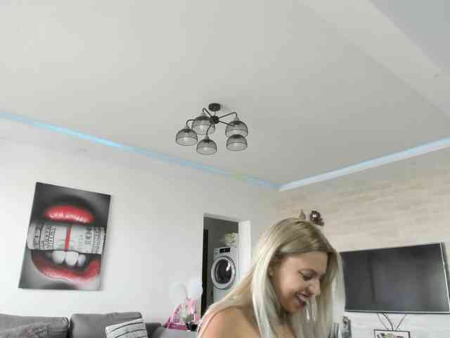 CarlaStaceeFun webcam