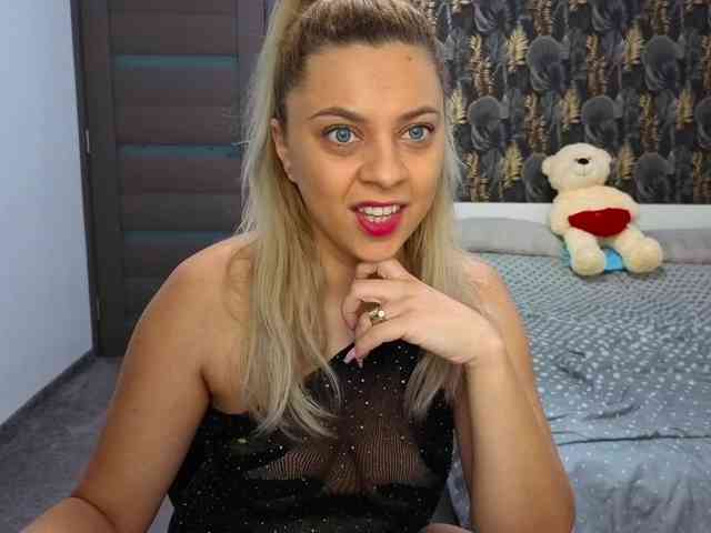 CarlaStaceeFun webcam