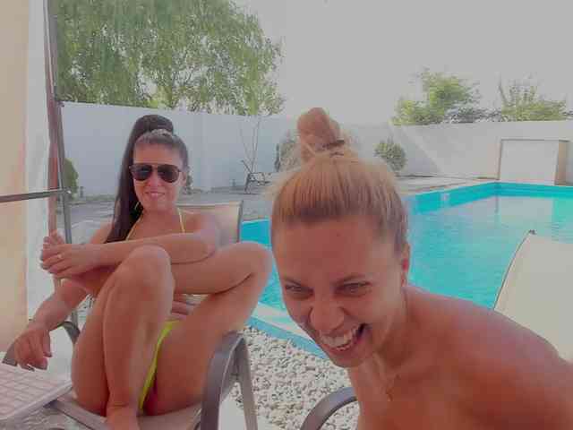 CarlaStaceeFun webcam