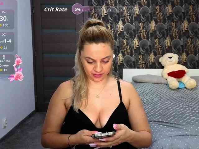 CarlaStaceeFun webcam