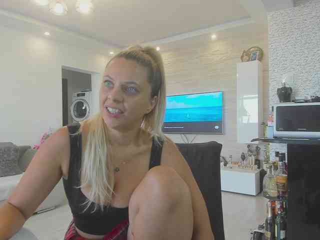 CarlaStaceeFun webcam