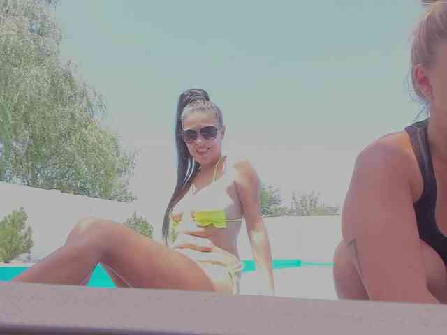 CarlaStaceeFun webcam