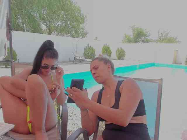 CarlaStaceeFun webcam