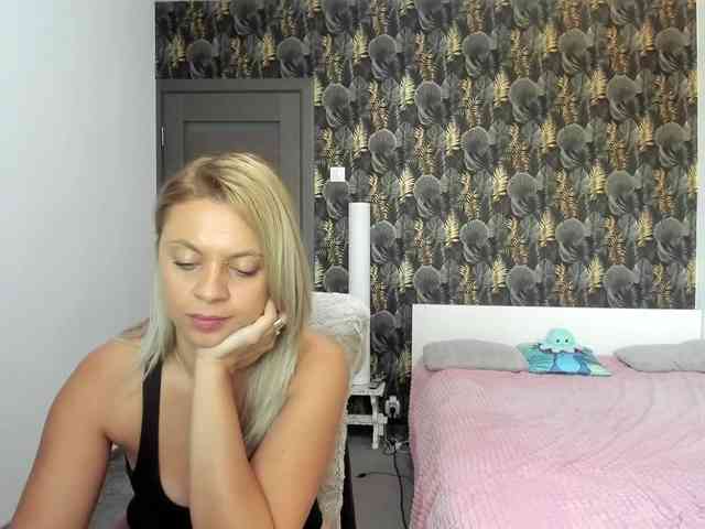 CarlaStaceeFun webcam