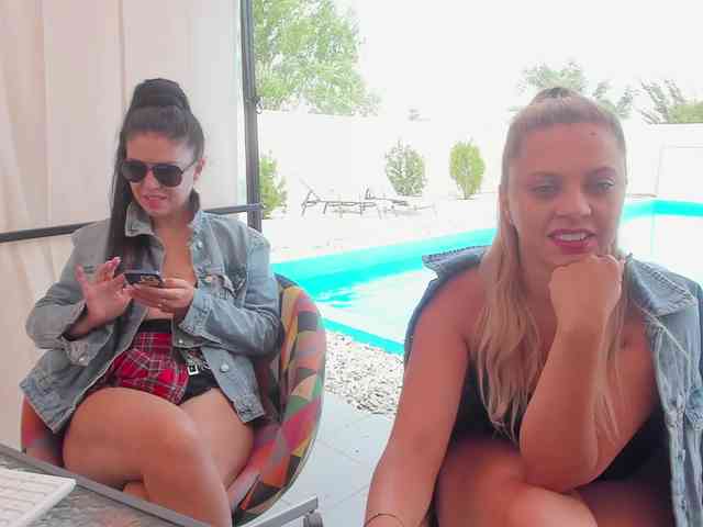 CarlaStaceeFun webcam