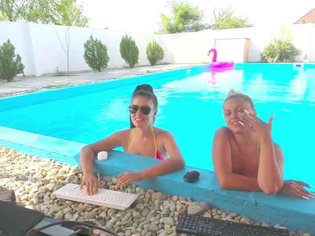 CarlaStaceeFun webcam