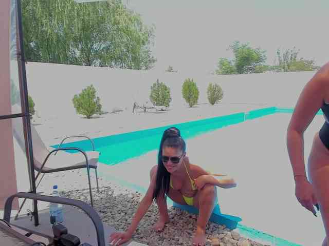 CarlaStaceeFun webcam