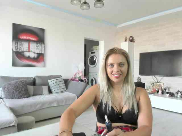 CarlaStaceeFun webcam