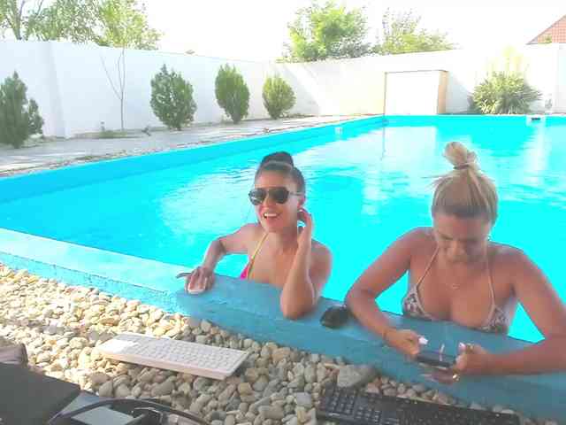 CarlaStaceeFun webcam