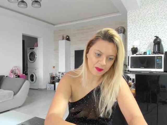 CarlaStaceeFun webcam