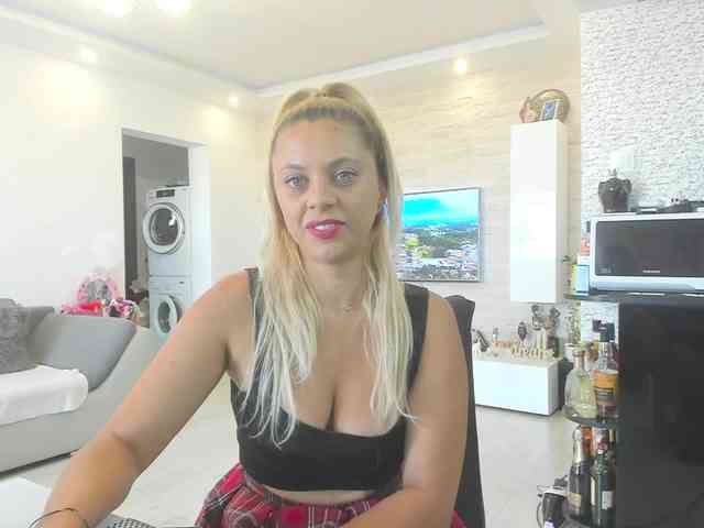 CarlaStaceeFun webcam