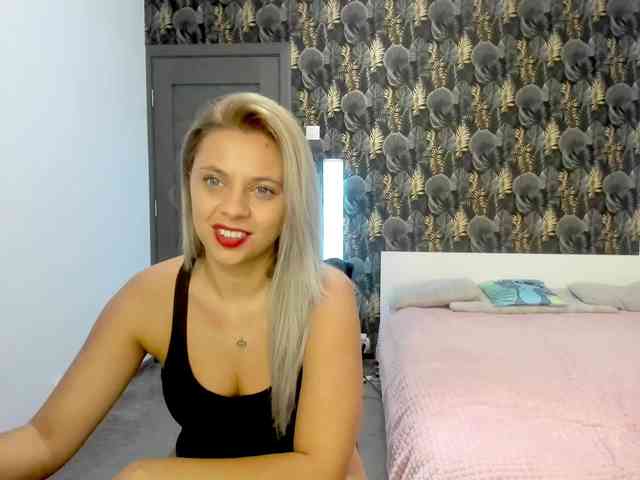 CarlaStaceeFun webcam