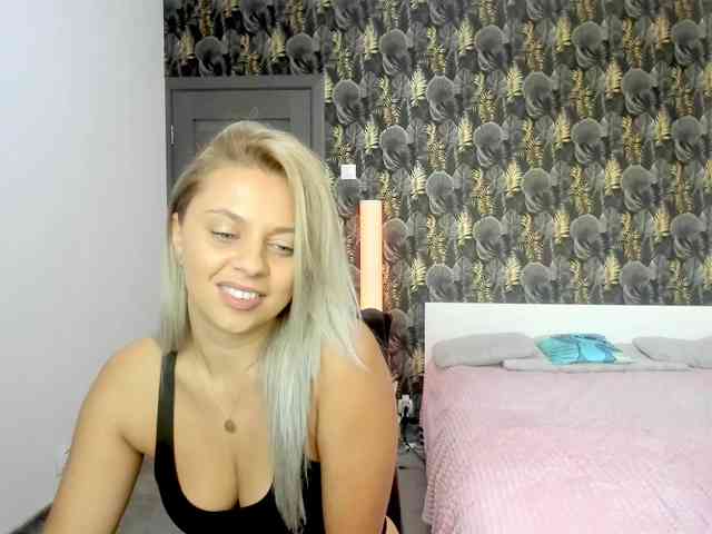 CarlaStaceeFun webcam